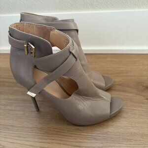 ** ZARA peep toe ankle heel Buckle Cage Size 40 US 9